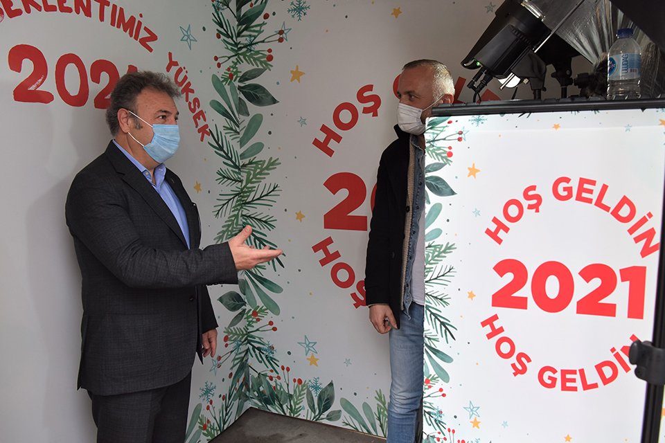 Bornova Belediyesi yeni yıl için düzenlediği özel bir etkinlikle vatandaşların