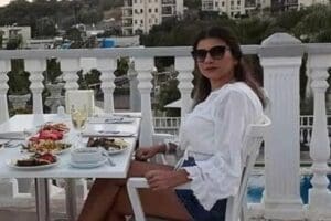 İzmir'in Konak il&ccedil;esinde boşanma aşamasında olduğu Deniz &Ouml;zarslan tarafından tabancayla