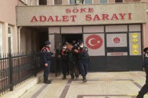Aydın'ın S&ouml;ke İl&ccedil;esinde Nail Sedan (54), ge&ccedil;imsizlik nedeniyle kendisinden boşanmak