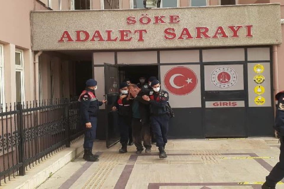Aydın'ın S&ouml;ke İl&ccedil;esinde Nail Sedan (54), ge&ccedil;imsizlik nedeniyle kendisinden boşanmak