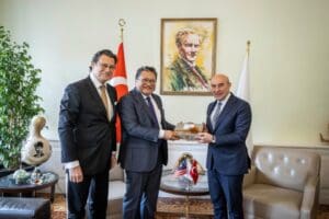 İzmir B&uuml;y&uuml;kşehir Belediye Başkanı Tun&ccedil; Soyer, Malezya&rsquo;nın Ankara B&uuml;y&uuml;kel&ccedil;isi Sazali