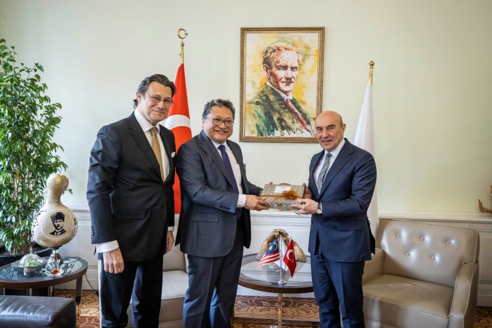 İzmir B&uuml;y&uuml;kşehir Belediye Başkanı Tun&ccedil; Soyer, Malezya&rsquo;nın Ankara B&uuml;y&uuml;kel&ccedil;isi Sazali
