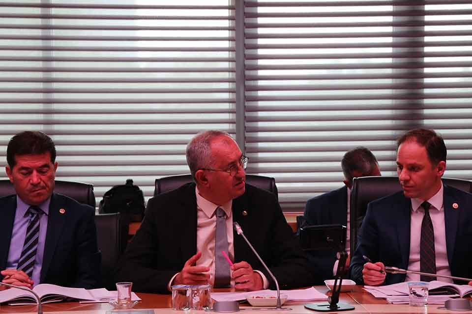 Cumhuriyet Halk Partisi (CHP) İzmir Milletvekili ve KİT Komisyonu üyesi