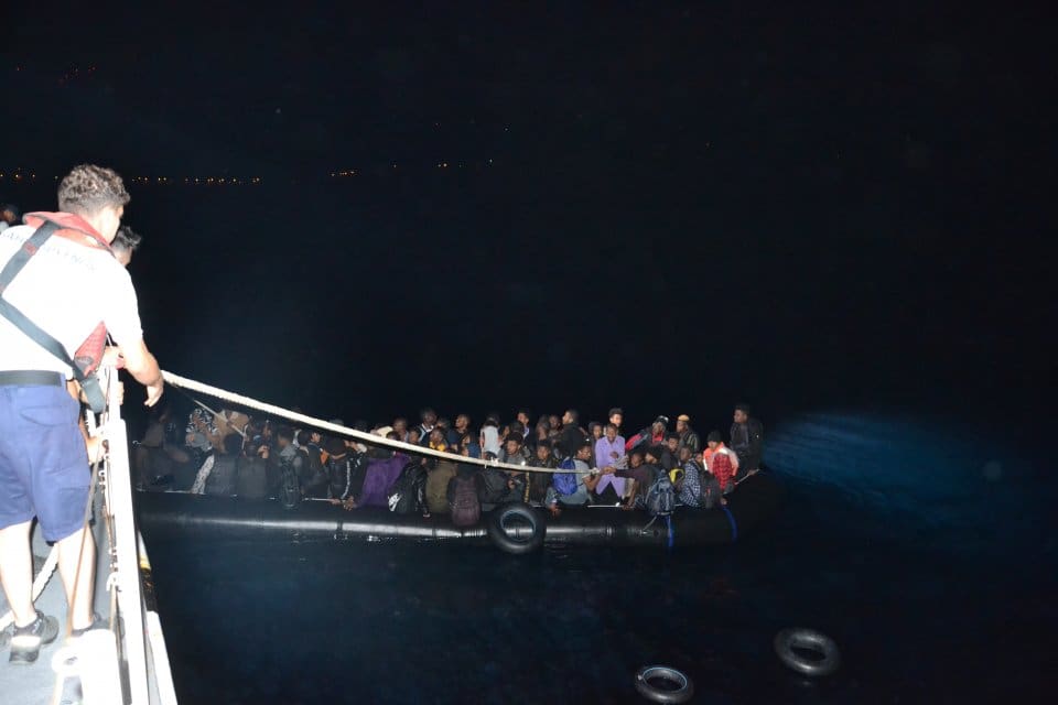 İZMİR'in Dikili ve Karaburun il&ccedil;esi a&ccedil;ıklarında, Yunan unsurları tarafından T&uuml;rk