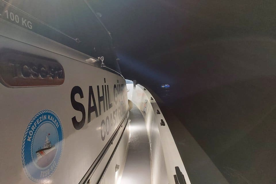 İzmir'in Urla il&ccedil;esi a&ccedil;ıklarında, yasa dışı yollarla yurt dışına &ccedil;ıkmak