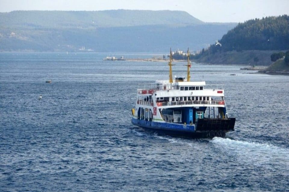 &Ccedil;anakkale'de, Bozcaada ve G&ouml;k&ccedil;eada il&ccedil;elerine bug&uuml;n yapılacak feribot seferleri, poyraz