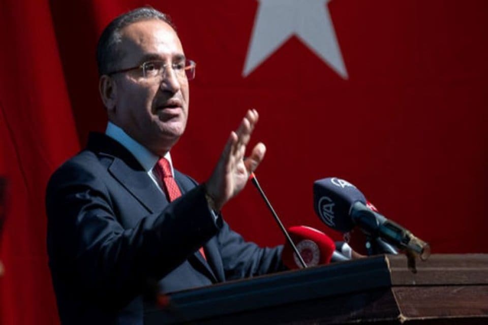 Bozdağ, se&ccedil;imlerin &ouml;ne &ccedil;ekilmesi ve Erdoğan'ın tekrar aday olabilmesine y&ouml;nelik