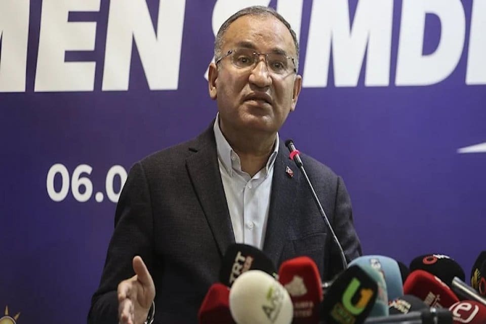 Bozdağ, Kılı&ccedil;daroğlu&rsquo;nun bu s&ouml;zlerine ilişkin, &ldquo;Kılı&ccedil;daroğlu, &lsquo;Benimle ilgili kaset var,