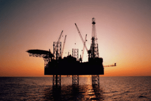 Brent petrol&uuml;n varil fiyatı, uluslararası piyasalarda 110,12 dolardan işlem g&ouml;r&uuml;yor.