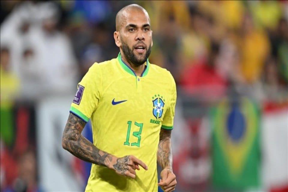 Brezilyalı futbolcu Dani Alves'in Barselona'da bir kadına cinsel tacizde bulunduğu