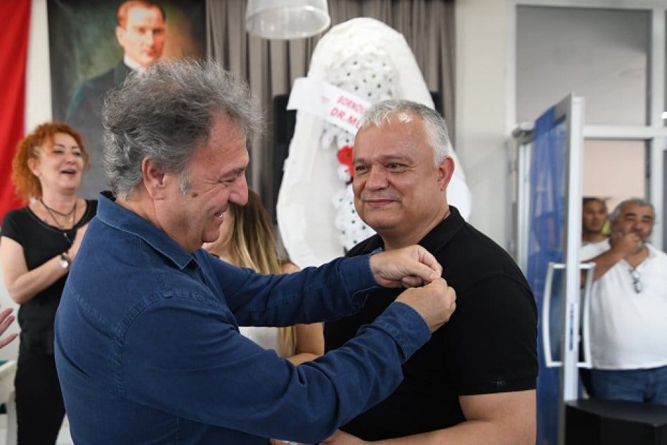 Bri&ccedil; tutkunları Bornova Bilimsel Bri&ccedil; Kul&uuml;b&uuml; tarafından Bornova Belediyesi&rsquo;nin ev