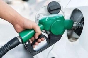 Bu gece yarısından itibaren ge&ccedil;erli olmak &uuml;zere benzinin litre fiyatı