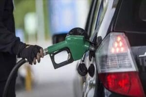 Bug&uuml;nden itibaren ge&ccedil;erli olmak &uuml;zere benzinin litre fiyatına 46 kuruş