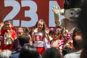 Buca&nbsp;Belediyesi&rsquo;nin d&uuml;zenlediği 23 Nisan &Ccedil;ocuk Şenliği, Hasanağa Bah&ccedil;esi&rsquo;ndeki etkinliklerle başladı.