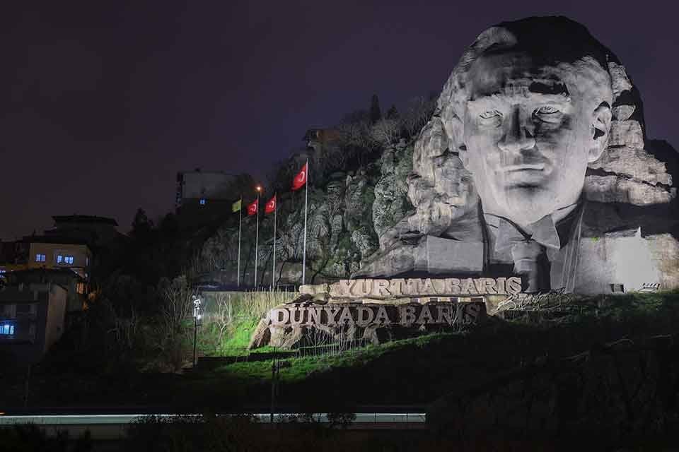BUCA Belediyesi, T&uuml;rkiye&rsquo;nin en b&uuml;y&uuml;k, d&uuml;nyanın ise 10&rsquo;uncu b&uuml;y&uuml;k r&ouml;lyef