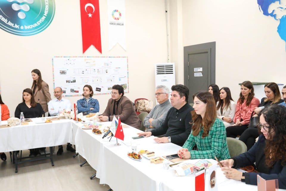 Buca Belediye Başkanı Erhan Kılı&ccedil;, uluslararası alanda s&uuml;rd&uuml;r&uuml;lebilir ve kapsayıcı