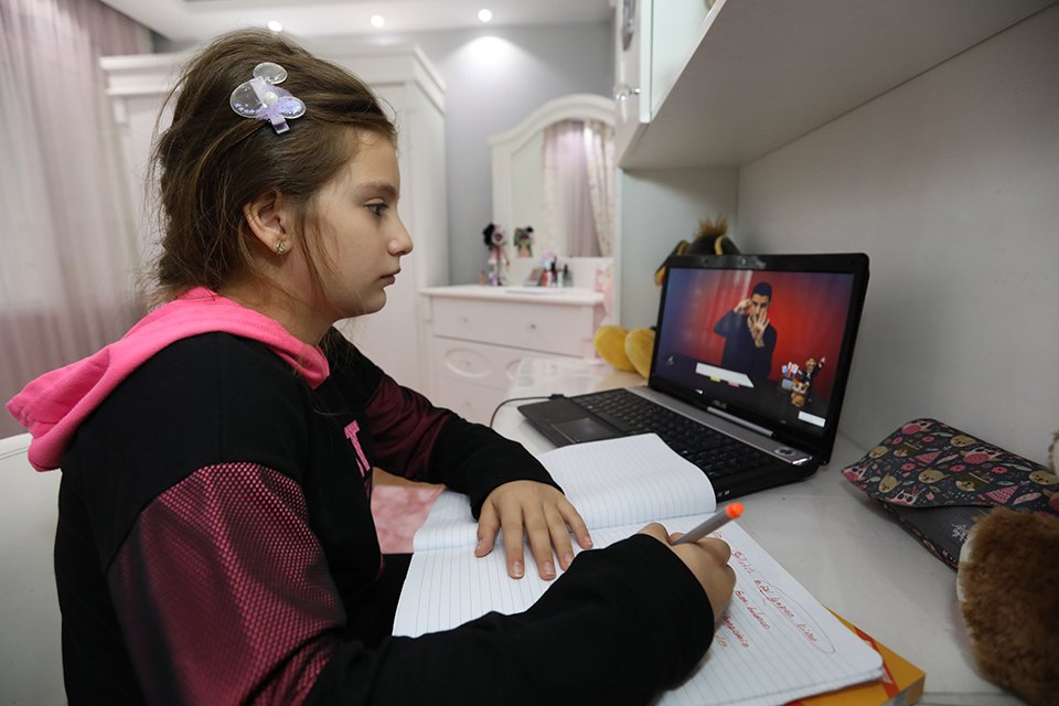 Buca Belediyesi tarafından kurulan Dijital Dershane, LGS ve YKS öğrencilerine