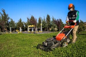 Buca Belediyesi Park ve Bah&ccedil;eler M&uuml;d&uuml;rl&uuml;ğ&uuml;, bahar ayarıyla birlikte il&ccedil;edeki