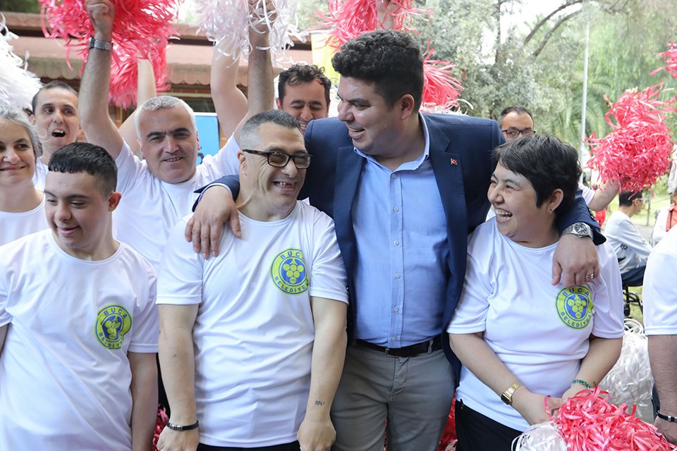 Hayata geçirdiği projelerle her alanda engelleri kaldıran Buca Belediyesi, Türkiye’de