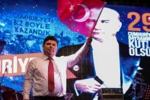 Buca Cumhuriyetin 99'uncu kuruluş yıl d&ouml;n&uuml;m&uuml;nde g&ouml;rkemli kutlamalara sahne oldu.
