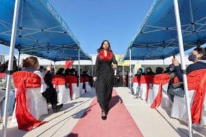 BUCA&rsquo;da cumhuriyetin 98. yıl d&ouml;n&uuml;m&uuml; coşkusu başladı.&nbsp; Hafta boyunca d&uuml;zenlenecek