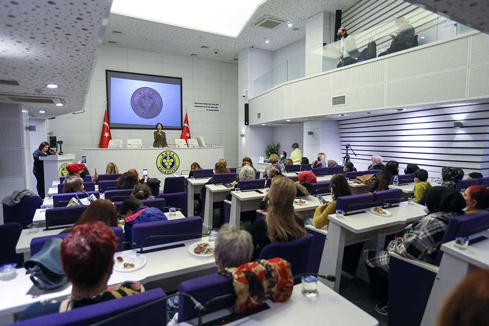 BİREYLERİN kişilik &ouml;zelliklerinin oluşmasında &ccedil;ok &ouml;nemli bir yer tutan aile