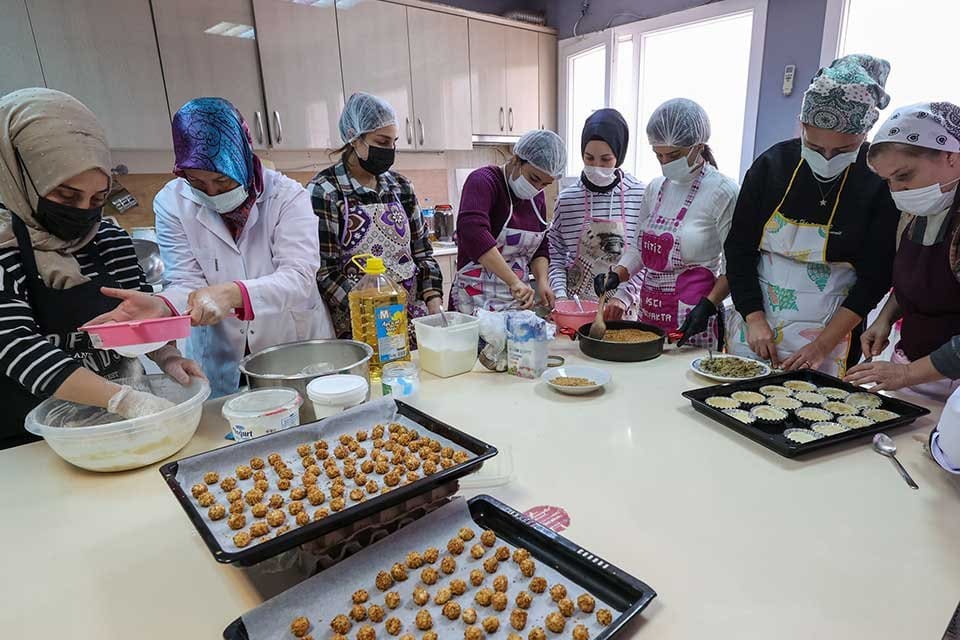 Buca'da&nbsp;a&ccedil;ılan &uuml;cretsiz kişisel gelişim, sanat ve spor kursları yeni d&ouml;nemde