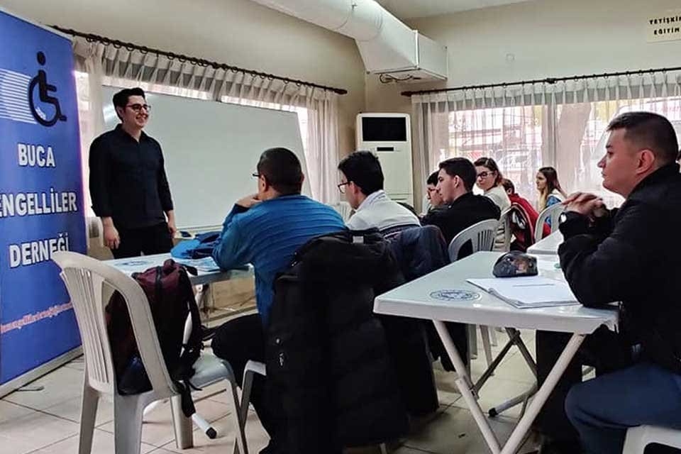 EĞİTİMİN &ouml;n&uuml;ndeki engelleri kaldırmak i&ccedil;in projeler &uuml;reten Buca Belediyesi, İl&ccedil;e