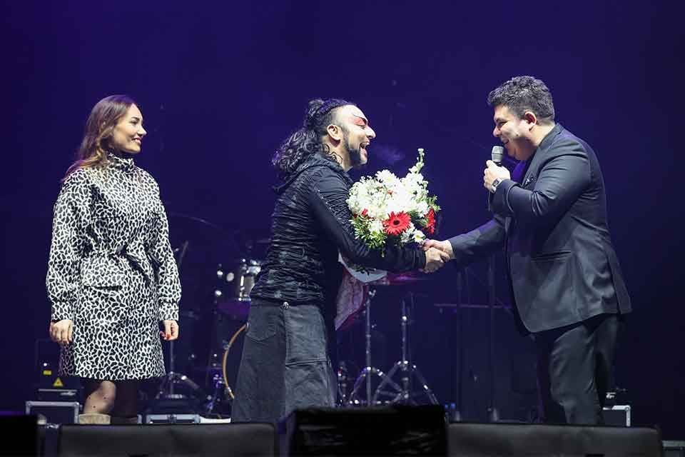 Buca 2023 yılına muhteşem bir konserle &ldquo;merhaba&rdquo; dedi. Sahne şovlarıyla