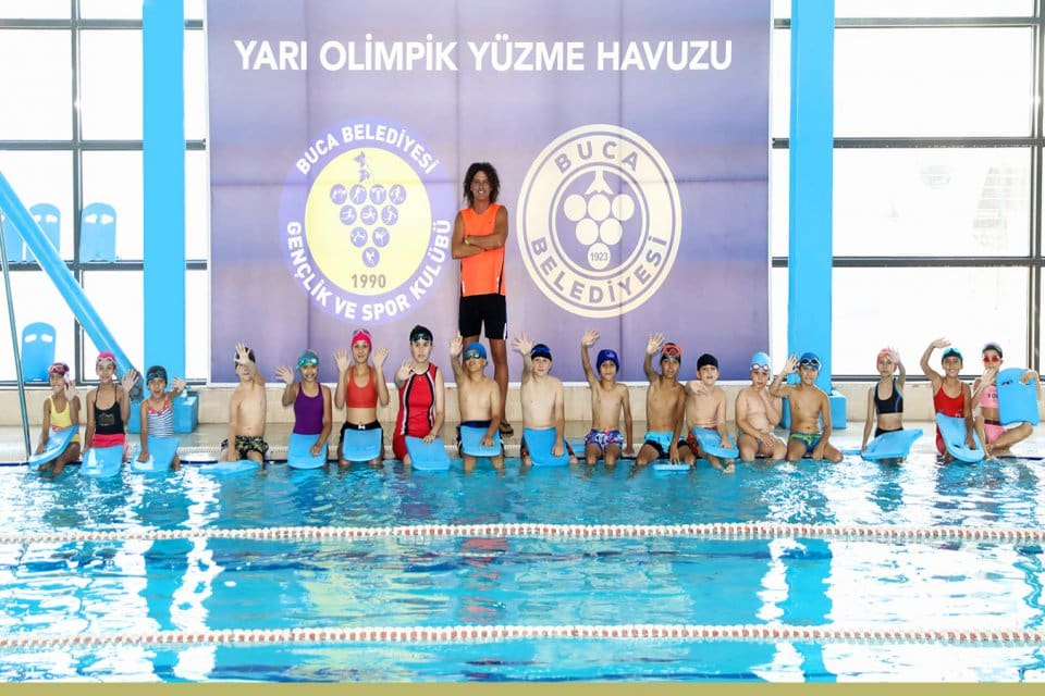 &Ouml;ZELLİKLE &ccedil;ocuk ve gen&ccedil;lerin zararlı alışkanlıklardan uzak durması i&ccedil;in sportif
