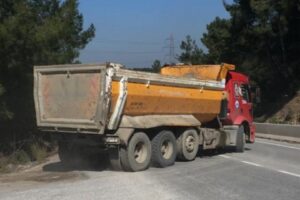 Buca Belediyesi, İzmir depremi sonrası yıkımı ger&ccedil;ekleştirilmeye devam eden binalardan