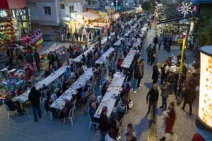 Buca Belediyesi kentin ticaret merkezi olan Şirinyer Forbes Caddesi&rsquo;nde 2