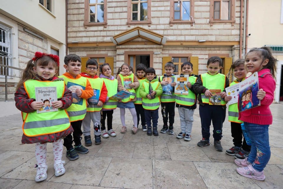 Buca Belediyesi &Ccedil;ınar Anaokulu &ouml;ğrencileri D&uuml;nya &Ccedil;ocuk Kitapları Haftası&rsquo;nı kutladı.