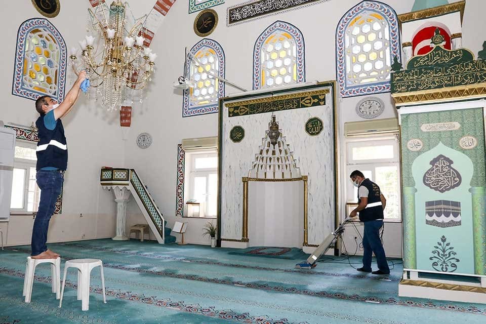 Buca&nbsp;Belediyesi, hemşehrilerin sağlıklı bir şekilde ibadetlerini ger&ccedil;ekleştirebilmeleri i&ccedil;in kolları sıvadı.