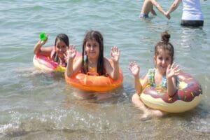 YAZIN bunaltıcı g&uuml;nlerinde dar gelirli yurttaşların serinlikten ve deniz k&uuml;lt&uuml;r&uuml;nden