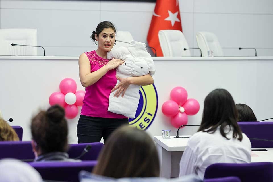 BUCA Belediyesi, d&uuml;nyada 7 kadından birinde g&ouml;r&uuml;len meme kanseriyle ilgili