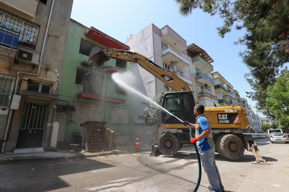Buca&nbsp;Belediyesi, yurttaşlar i&ccedil;in tehlike arz eden ve asayişi tehdit eden