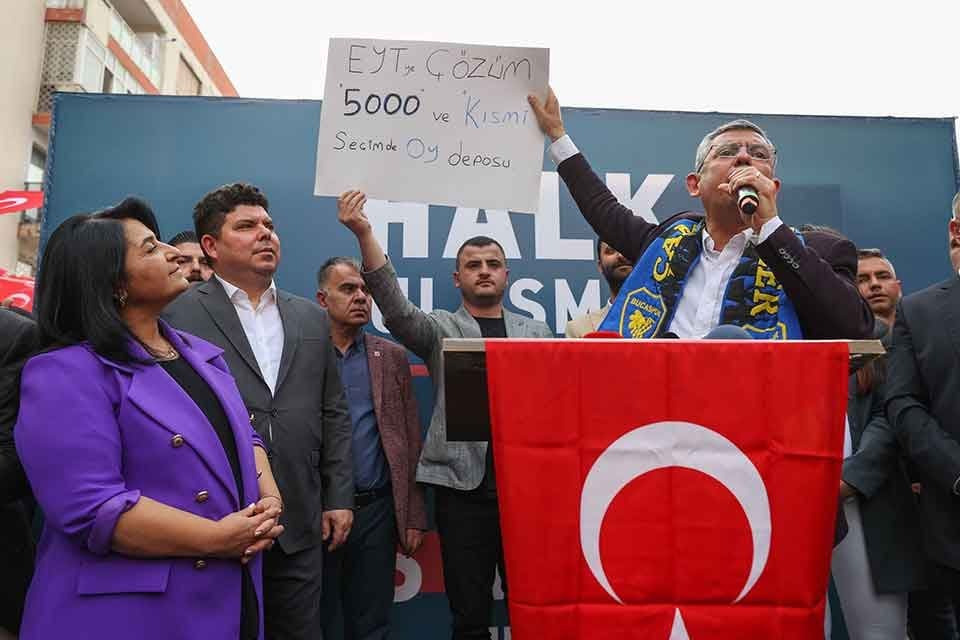 Yaklaşan genel se&ccedil;im &ouml;ncesi saha &ccedil;alışmalarını hızlandıran Buca Belediye Başkanı