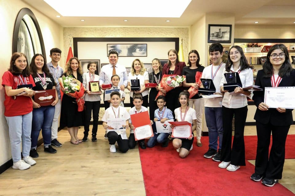 Buca&nbsp;Belediye Başkanı Erhan Kılı&ccedil;, 53&rsquo;&uuml;nc&uuml; T&Uuml;BİTAK Lise &Ouml;ğrencileri Araştırma Projeleri