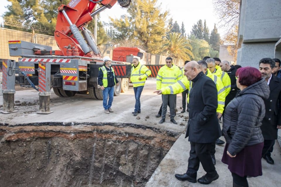 İzmir B&uuml;y&uuml;kşehir Belediye Başkanı Tun&ccedil; Soyer, İZSU tarafından y&uuml;r&uuml;t&uuml;len Buca