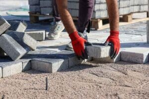 Buca Belediyesi kent genelinde s&uuml;rd&uuml;rd&uuml;ğ&uuml; sokak d&uuml;zenlemesi &ccedil;alışmalarından birini daha