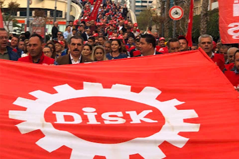 DİSK'ten bug&uuml;n&nbsp;Buca Belediyesi ihalelerinde yolsuzluk yapıldığı iddiasıyla g&ouml;zaltına alınanlara ilişkin