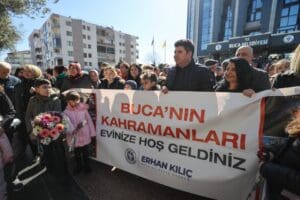 T&uuml;rkiye&rsquo;yi sarsan depremlerin ardından b&ouml;lgede canla başla &ccedil;alışan Buca Belediyesi&rsquo;nin