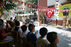 D&uuml;nya M&uuml;zik G&uuml;n&uuml;&rsquo;nde Buca&rsquo;nın gen&ccedil;leri sanatı sokağa taşıdı. Kızıl&ccedil;ullu Bilim