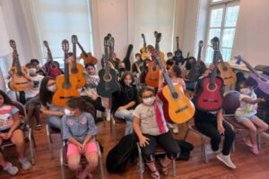 Buca'nın tarihi Fargoh K&ouml;şk&uuml;, kapılarını minik sanat&ccedil;ılar i&ccedil;in a&ccedil;tı. Buca