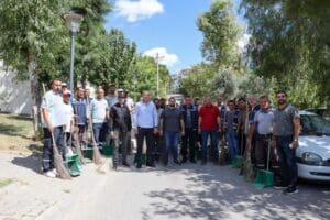 Buca&nbsp;Belediyesi, kentteki temizlik hizmetlerinin en verimli bi&ccedil;imde ger&ccedil;ekleşmesi i&ccedil;in &ouml;rnek