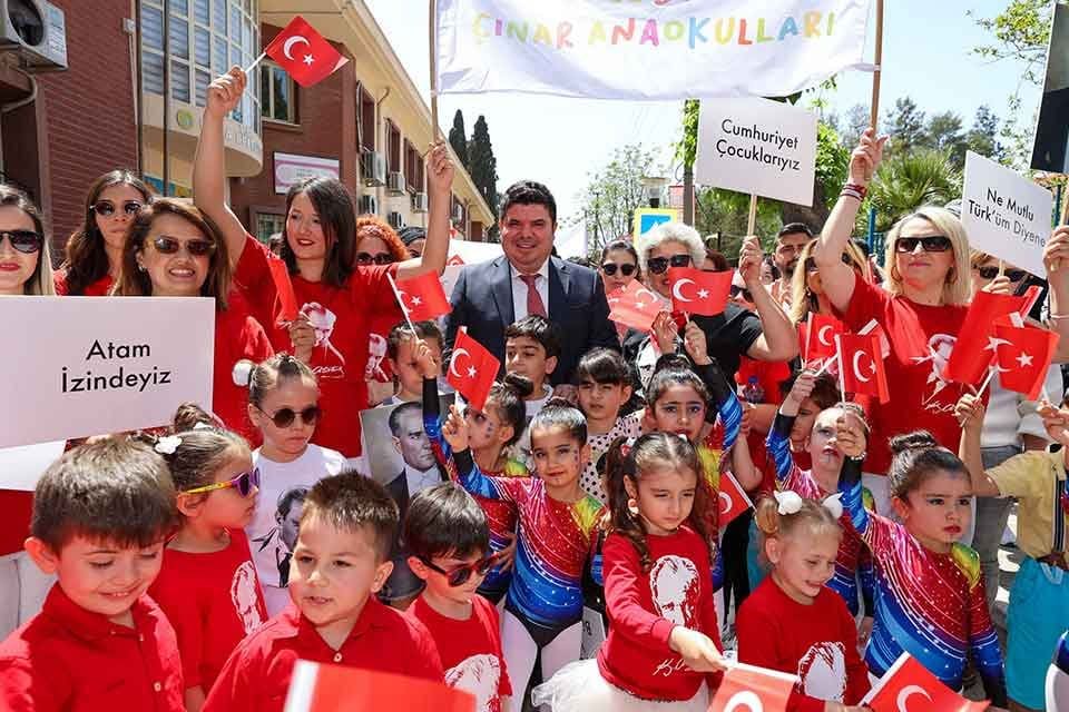 B&Uuml;Y&Uuml;K &Ouml;nder Mustafa Kemal Atat&uuml;rk&rsquo;&uuml;n d&uuml;nya &ccedil;ocuklarına armağan ettiği 23
