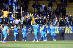 Bucaspor 1928, evinde lider Kocaelispor'u tek golle ge&ccedil;erek puan farkını