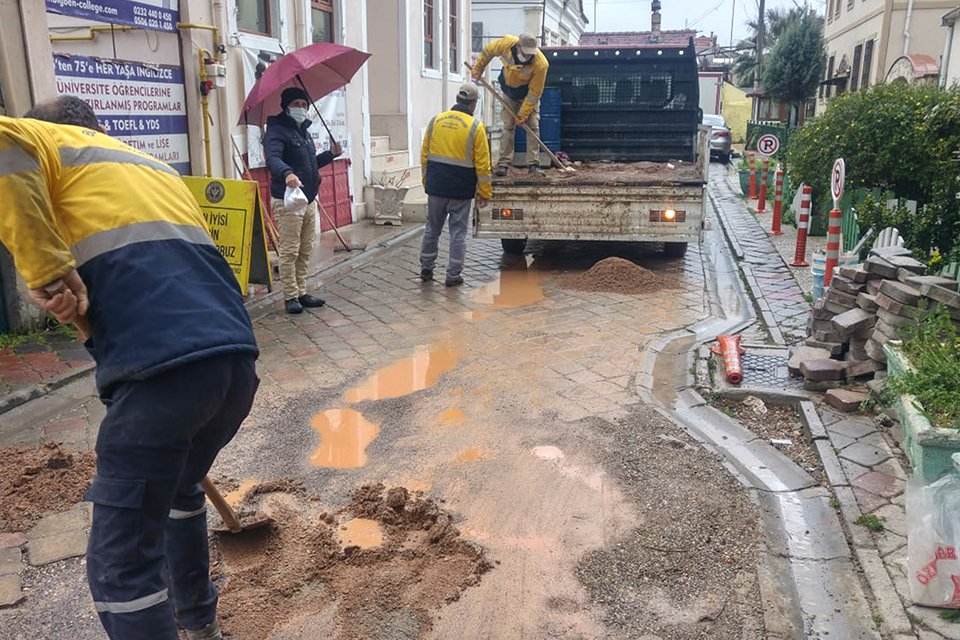 Buca Belediyesi Fen İşleri M&uuml;d&uuml;rl&uuml;ğ&uuml;, zorlu kış d&ouml;neminin ardından il&ccedil;e