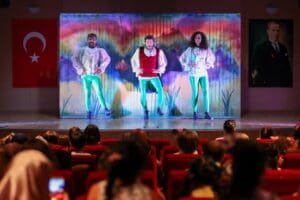 &Ccedil;ocuklara sanat sevgisi aşılamak, empati ve &ouml;zg&uuml;ven yeteneklerini geliştirmek i&ccedil;in